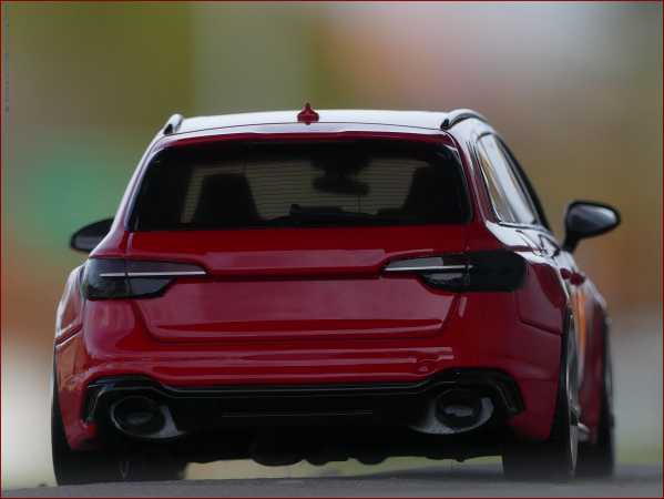 1:18 Audi RS4 Avant (B9) RED EDITION